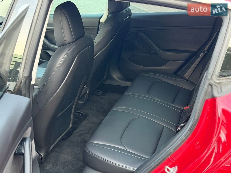 Седан Tesla Model 3 2018 в Виннице