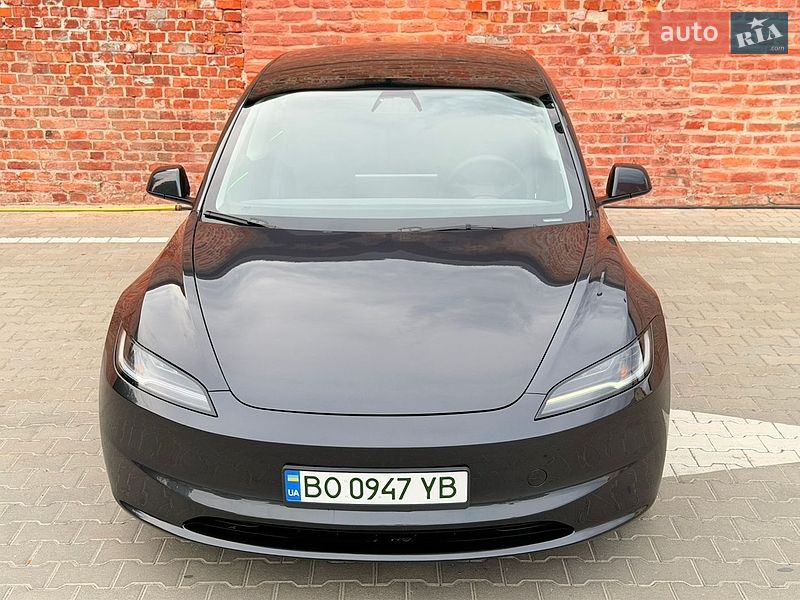 Седан Tesla Model 3 2024 в Тернополе
