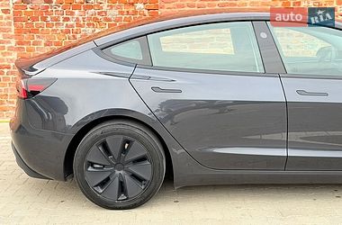 Седан Tesla Model 3 2024 в Тернополе