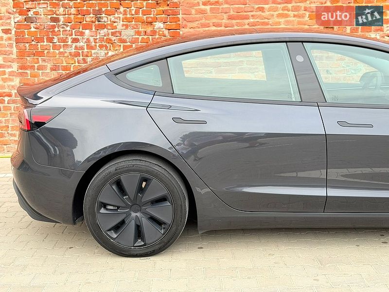Седан Tesla Model 3 2024 в Тернополе