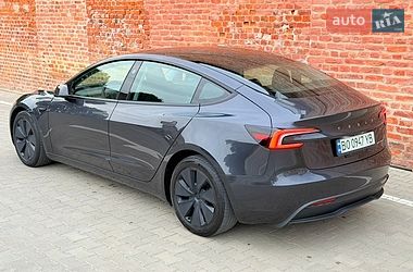 Седан Tesla Model 3 2024 в Тернополе