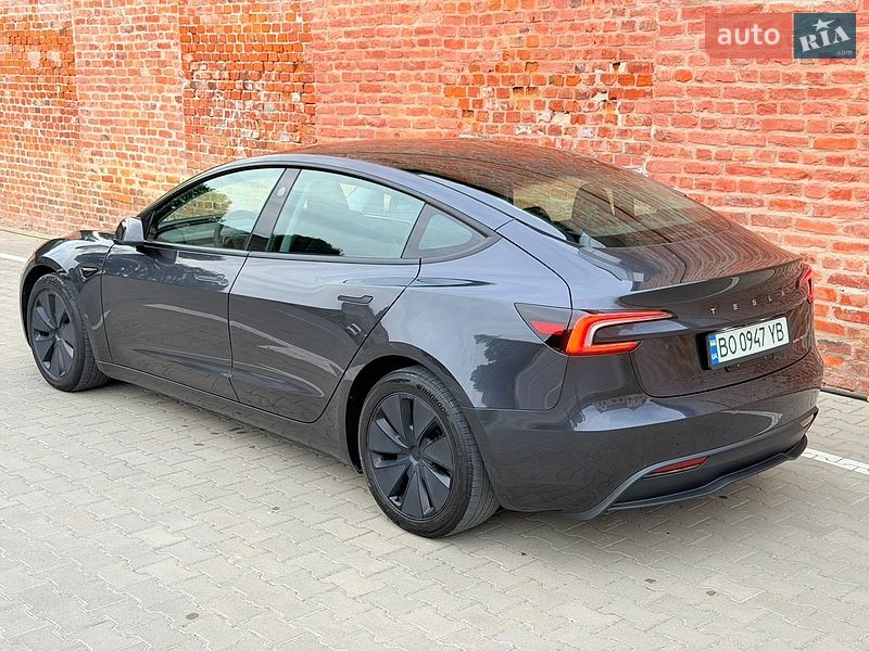Седан Tesla Model 3 2024 в Тернополе