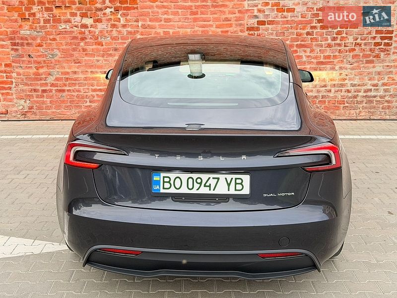 Седан Tesla Model 3 2024 в Тернополе