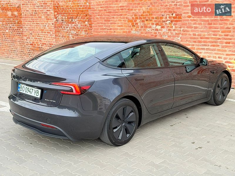 Седан Tesla Model 3 2024 в Тернополе