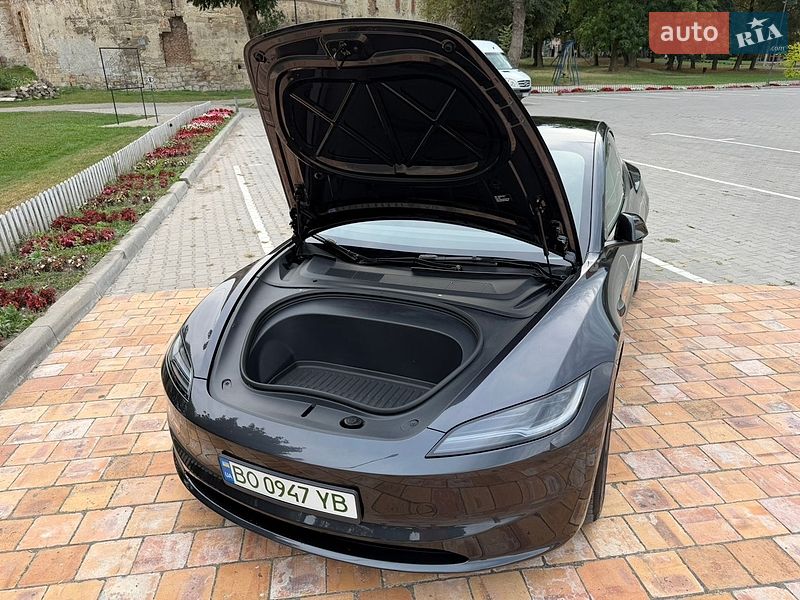 Седан Tesla Model 3 2024 в Тернополе