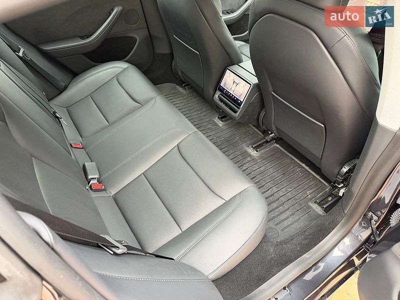 Седан Tesla Model 3 2024 в Тернополе