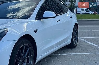 Седан Tesla Model 3 2021 в Киеве