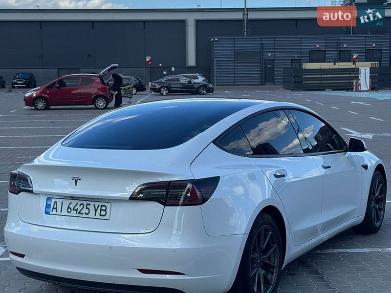 Седан Tesla Model 3 2021 в Киеве