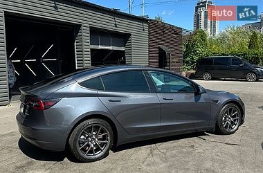 Седан Tesla Model 3 2021 в Києві