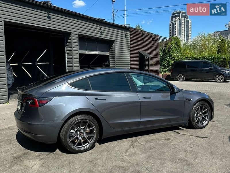 Седан Tesla Model 3 2021 в Києві