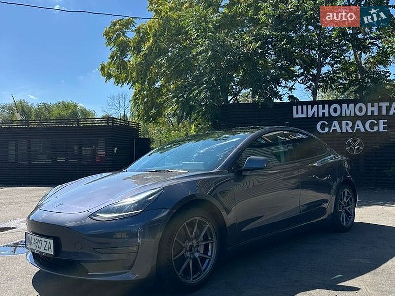 Седан Tesla Model 3 2021 в Києві