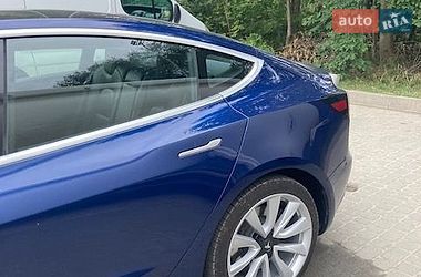 Седан Tesla Model 3 2018 в Львові
