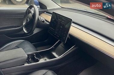 Седан Tesla Model 3 2018 в Львові