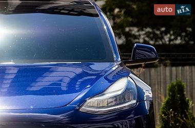 Седан Tesla Model 3 2020 в Львове