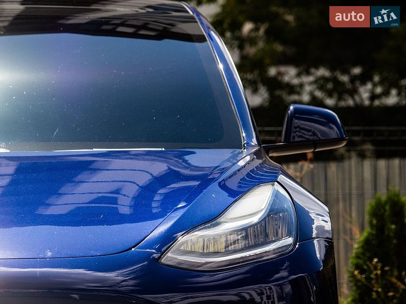 Седан Tesla Model 3 2020 в Львове