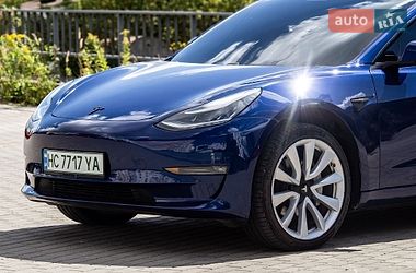 Седан Tesla Model 3 2020 в Львове