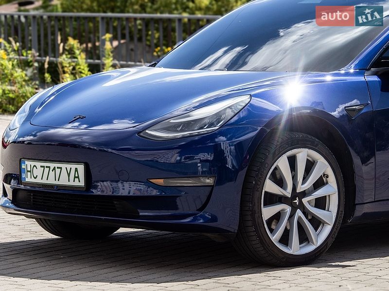 Седан Tesla Model 3 2020 в Львове