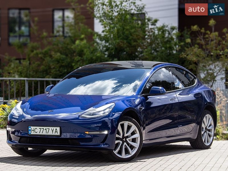 Седан Tesla Model 3 2020 в Львове