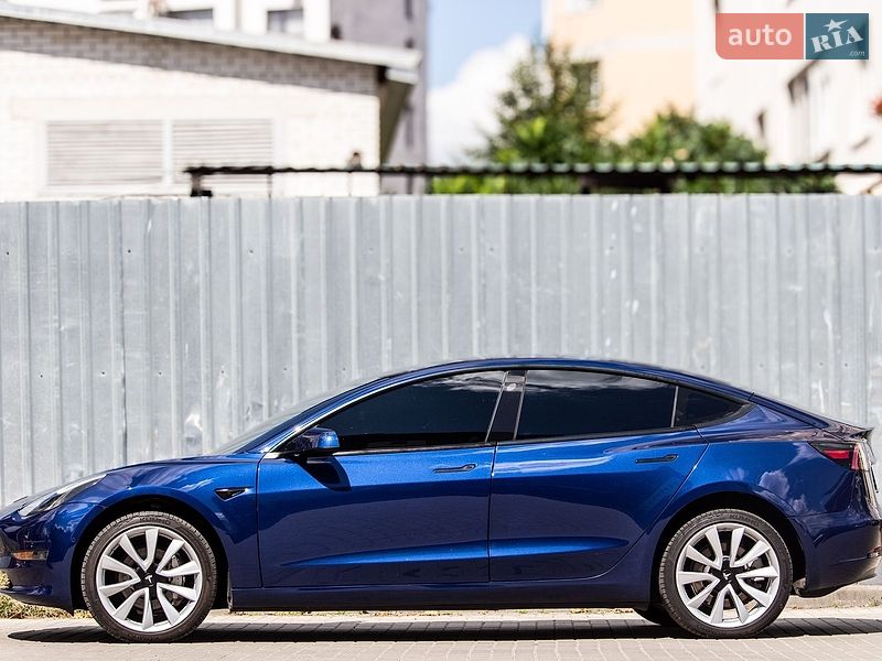 Седан Tesla Model 3 2020 в Львове