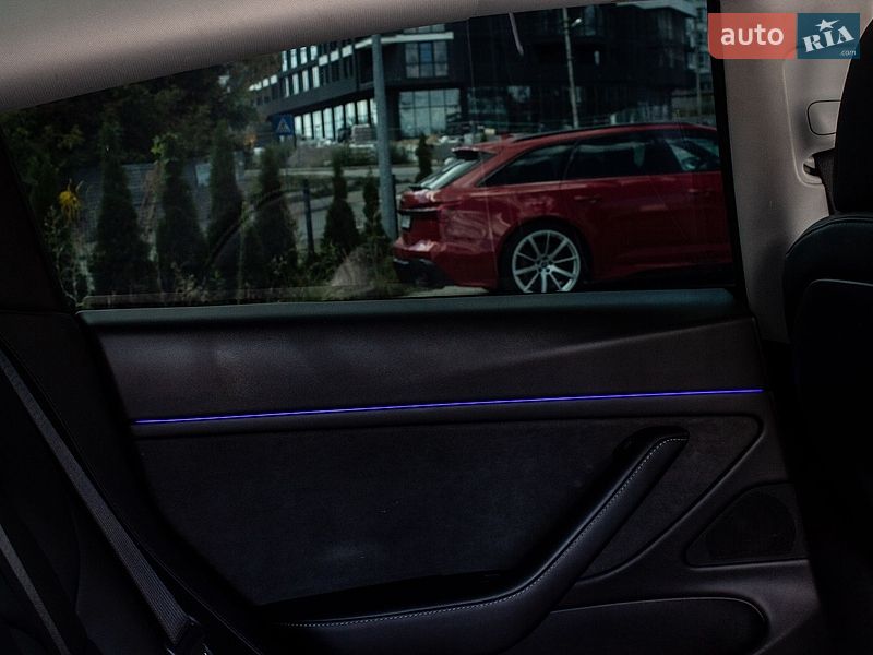 Седан Tesla Model 3 2020 в Львове