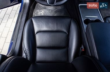 Седан Tesla Model 3 2020 в Львове