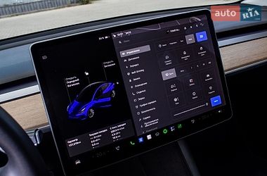 Седан Tesla Model 3 2020 в Львове