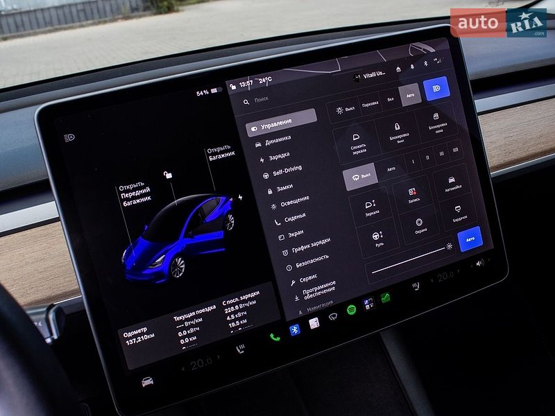 Седан Tesla Model 3 2020 в Львове