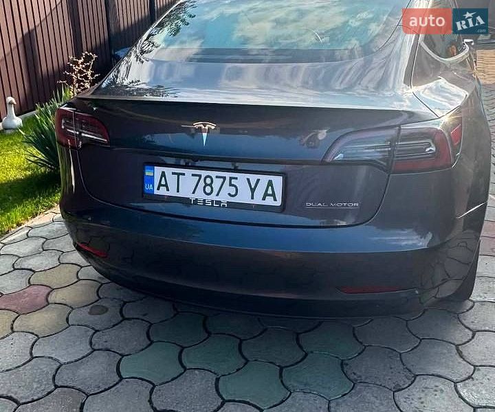 Седан Tesla Model 3 2018 в Коломиї