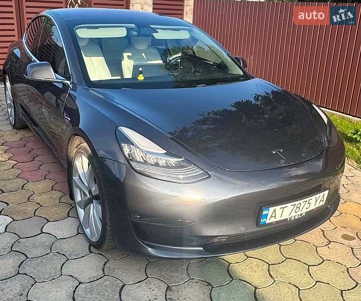 Седан Tesla Model 3 2018 в Коломиї