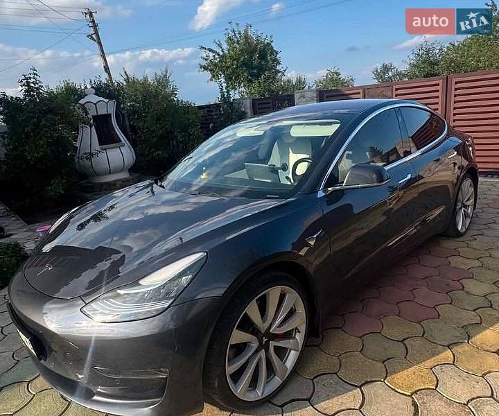 Седан Tesla Model 3 2018 в Коломиї