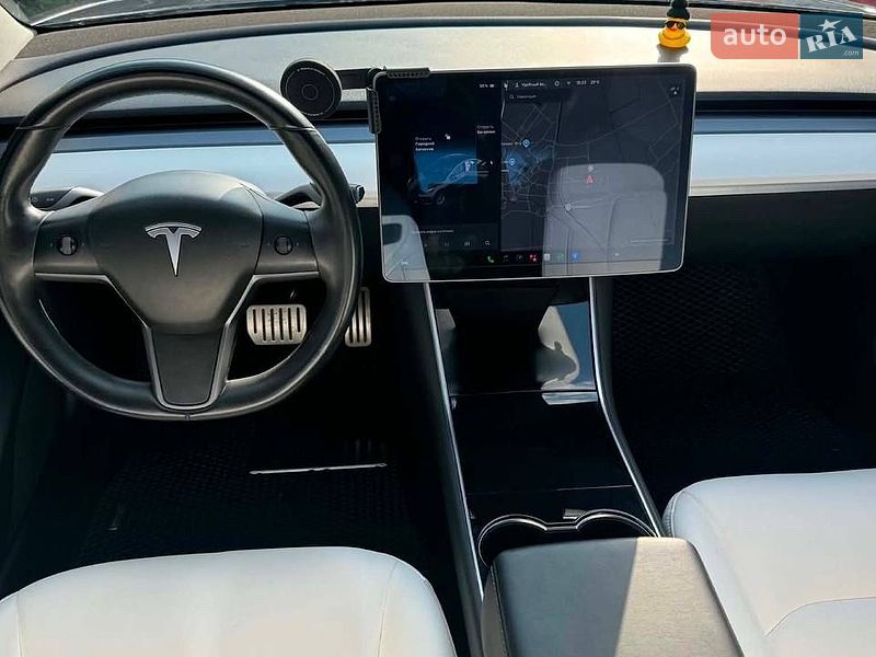 Седан Tesla Model 3 2018 в Коломиї