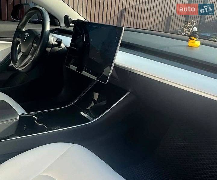 Седан Tesla Model 3 2018 в Коломиї