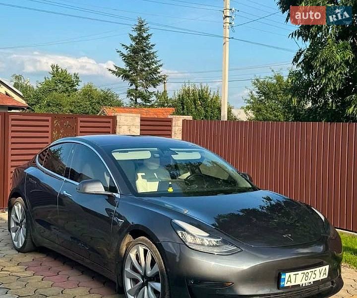 Седан Tesla Model 3 2018 в Коломые