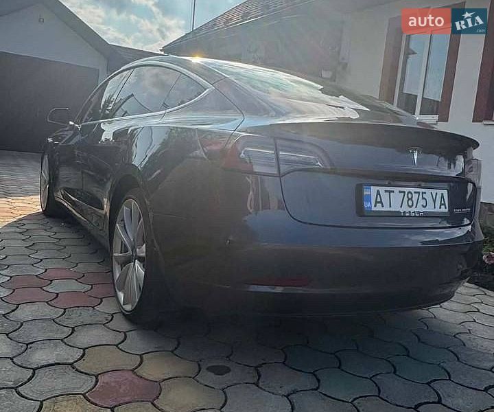 Седан Tesla Model 3 2018 в Коломиї
