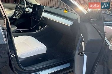 Седан Tesla Model 3 2018 в Коломиї