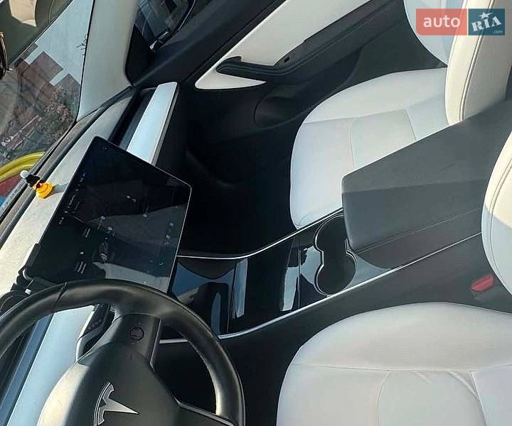 Седан Tesla Model 3 2018 в Коломиї