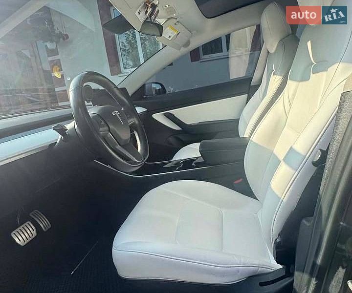 Седан Tesla Model 3 2018 в Коломиї