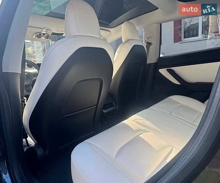 Седан Tesla Model 3 2018 в Коломиї
