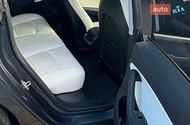 Седан Tesla Model 3 2018 в Коломиї