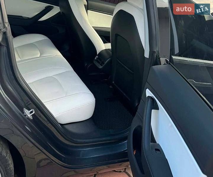 Седан Tesla Model 3 2018 в Коломиї