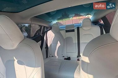 Седан Tesla Model 3 2018 в Коломиї
