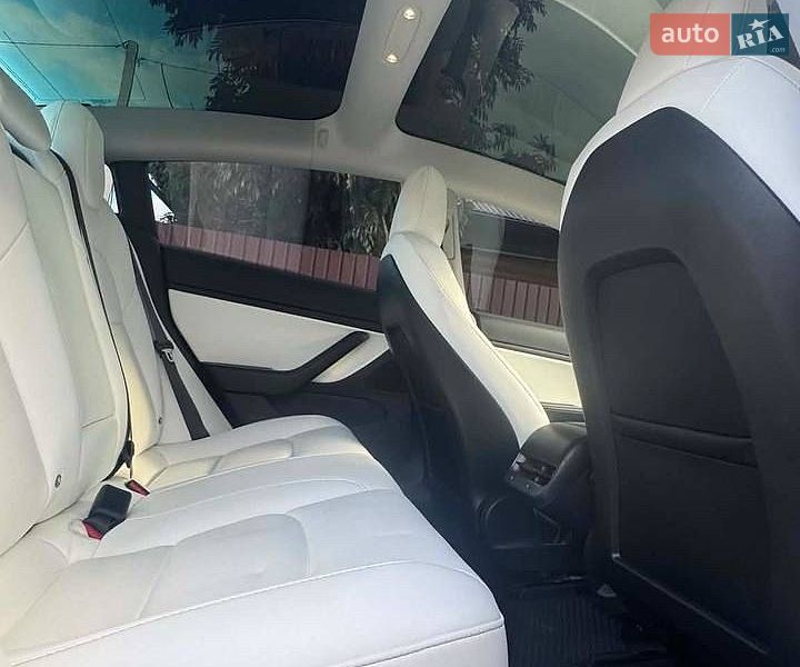 Седан Tesla Model 3 2018 в Коломые