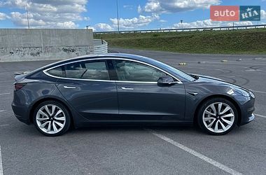 Седан Tesla Model 3 2018 в Львове