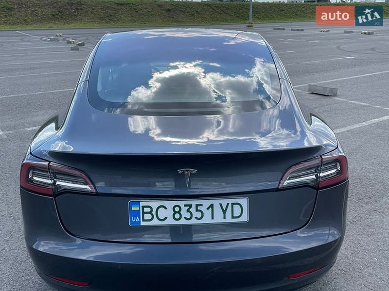 Седан Tesla Model 3 2018 в Львове