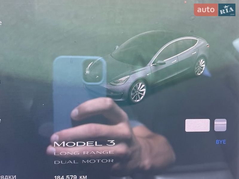 Седан Tesla Model 3 2018 в Львове