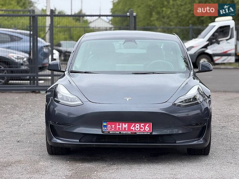 Седан Tesla Model 3 2022 в Львове