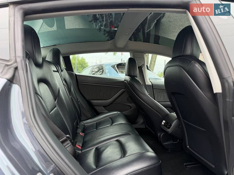 Седан Tesla Model 3 2022 в Львове