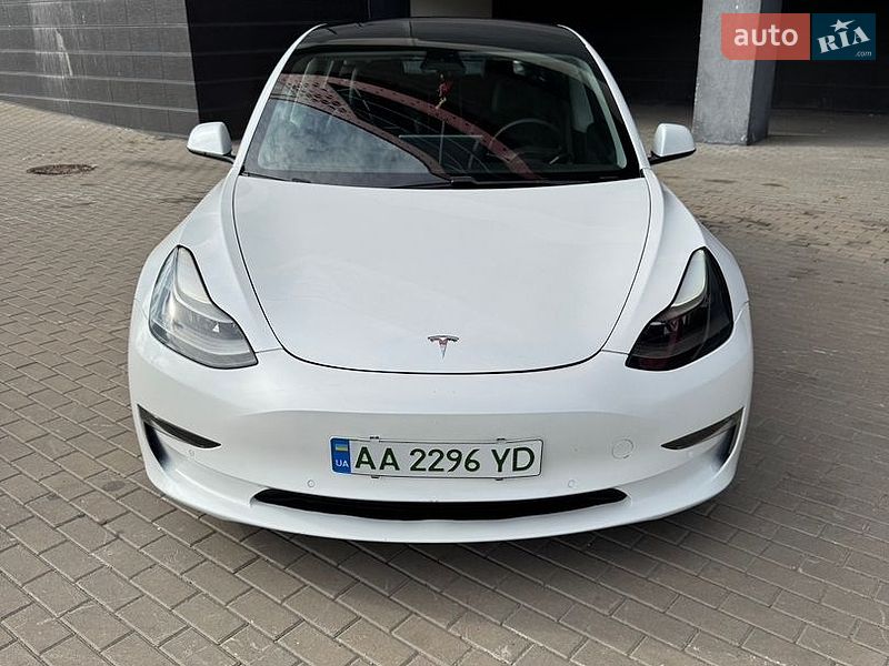 Седан Tesla Model 3 2021 в Киеве
