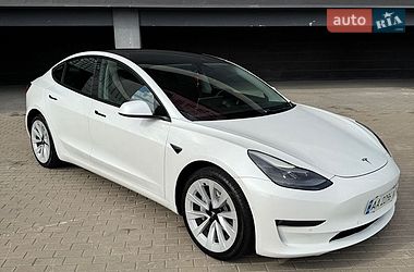 Седан Tesla Model 3 2021 в Киеве