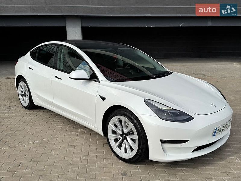 Седан Tesla Model 3 2021 в Киеве